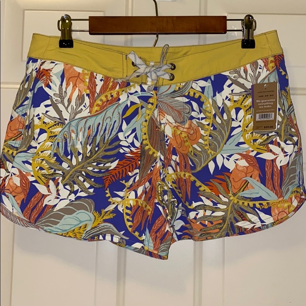 Women’s Patagonia Wavefarer Boardshorts size 6